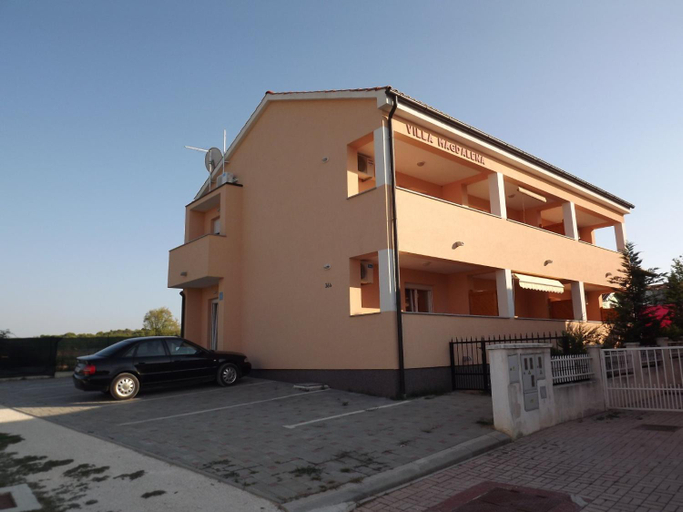 Others 5, Villa Magdalena, Pula