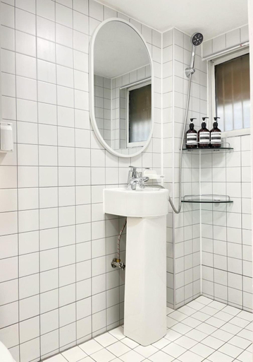 Bathroom 2, 갓성비 암사역 도보 Yes24live 암사종합시장 한강공원 KSPO 2룸 2퀸 침대, Gangdong