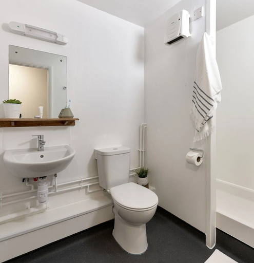 Bathroom 3, Student Only Northernhay House, Devon