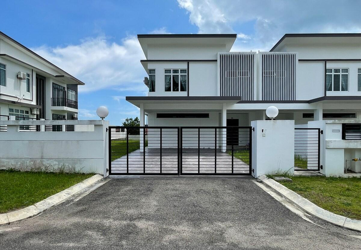 Exterior & Views