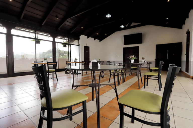 Food & Drinks 4, Los Faroles, Cobán