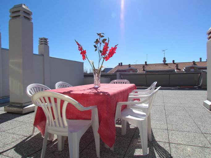 Others 5, Beautiful Attic with a Large Terrace in a Great Location - Beach Place Included, Venezia