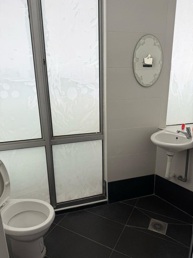 Bathroom 3, Shlyo Hotel, Johor Bahru