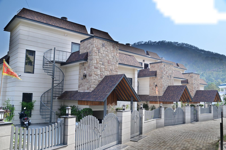 Exterior & Views