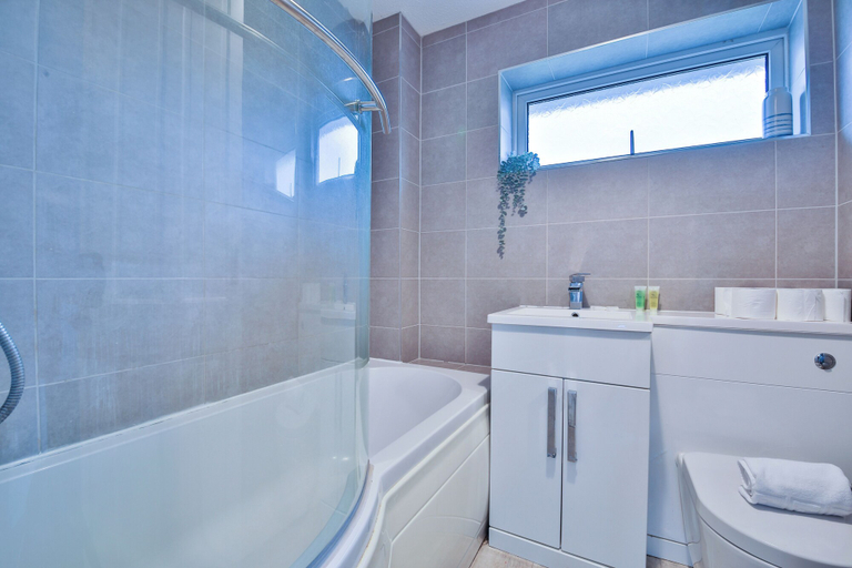 Bathroom 3, 3 Bed House with Private Parking, Vale of Glamorgan