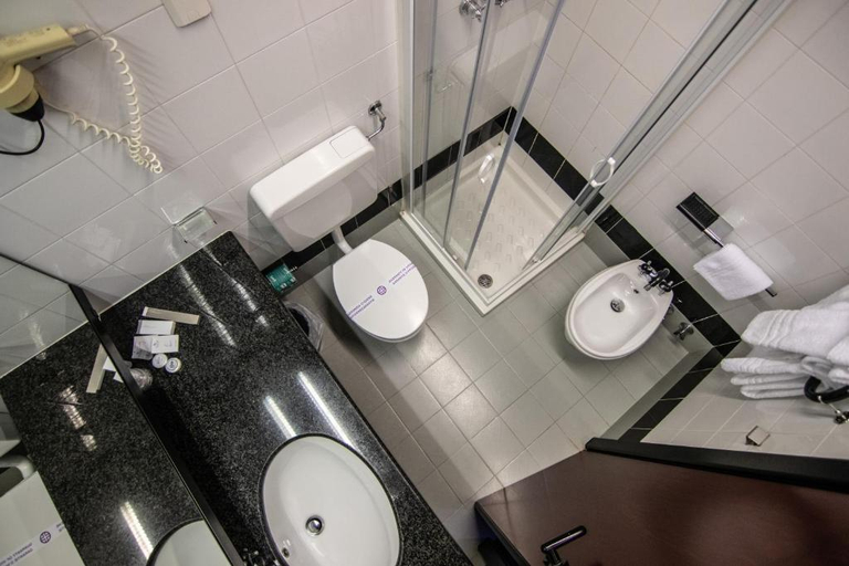 Bathroom 4, Hotel Concorde, Novara