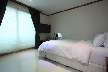 Bedroom 4, Goraekkum Hotel, Uljin