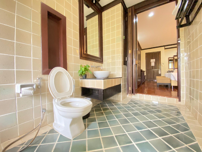 Bathroom 8