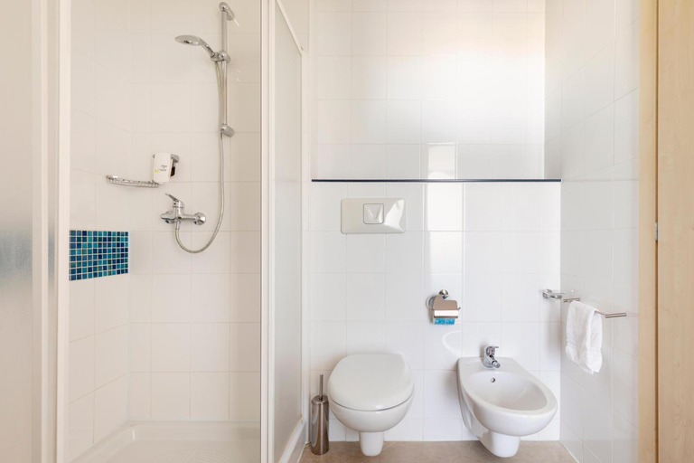 Bathroom 4, B&B Hotel Cherasco Langhe, Cuneo