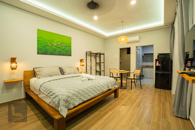 Luzzeri Legasi Zeeman Hulu Langat Guesthouse - Tap to explore photos