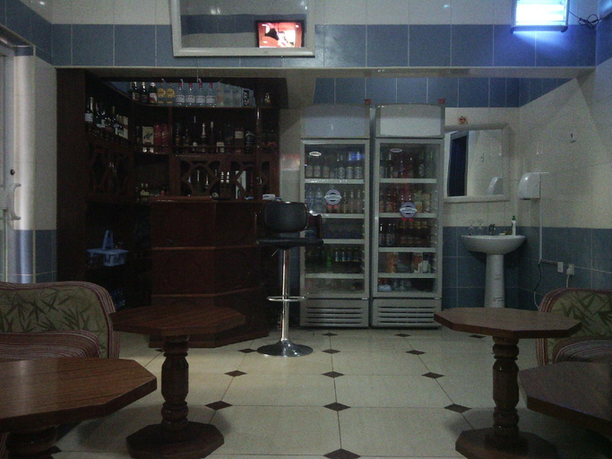 Others 2, Hotel Geneza, Abakalik