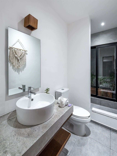 Bathroom 4, 2 BR Great Located Natural Lightning, Cozumel