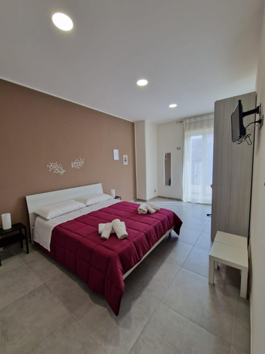 Others 2, B&B Sei Palme, Catania