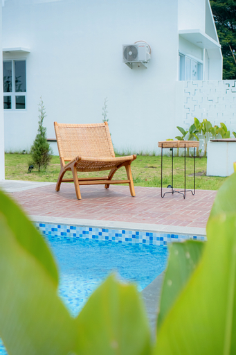 Putih Kaca Villa with Private Pool, Sleman