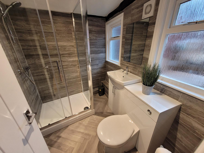 Bathroom 2, City Centre Wallgate Apartments, Essex