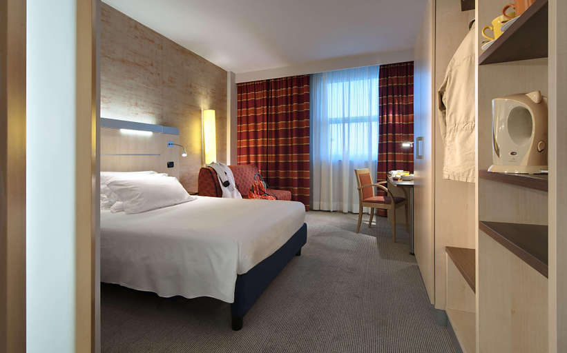 Bedroom 4, B&B HOTEL Cherasco Langhe, Cuneo