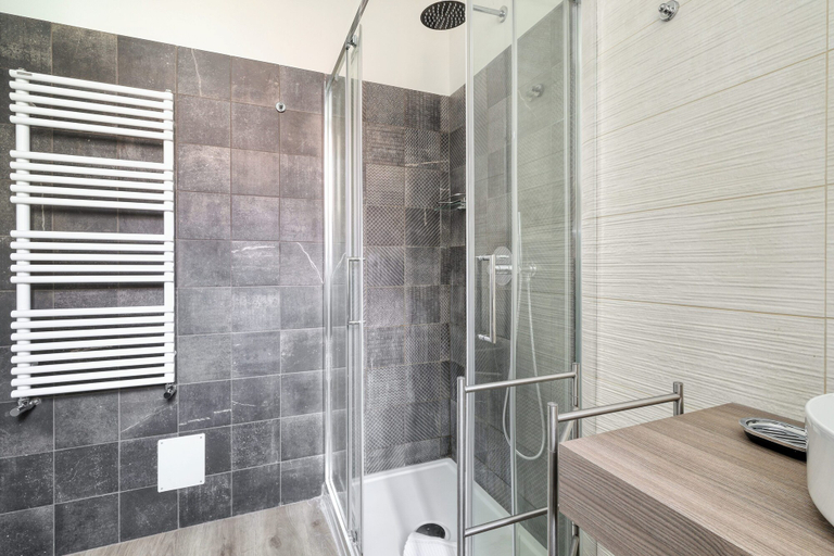 Bathroom 3, Modern Studios near the City Centre, Milano