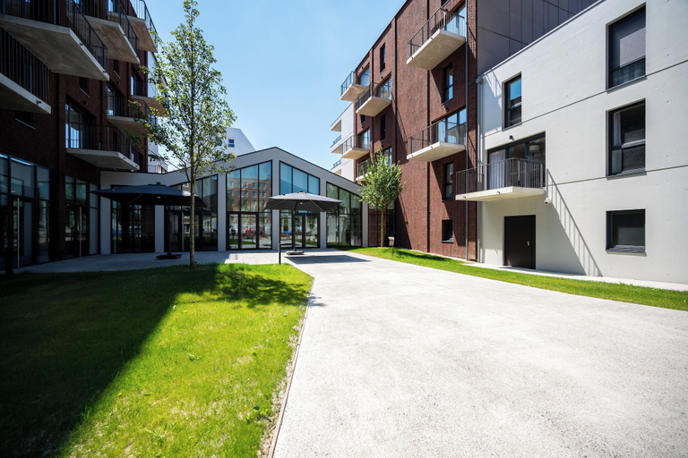Exterior & Views