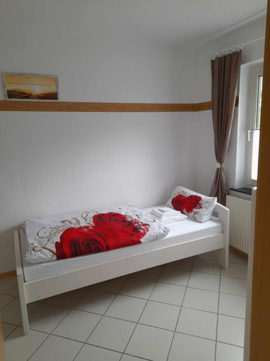 Others 2, Ferienwohnung im FEWO Rosenhaus Volz, Leer