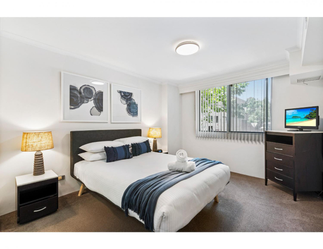 Bedroom 2, Poolside 2-Bed Haven, Walk to City Centre, Sydney