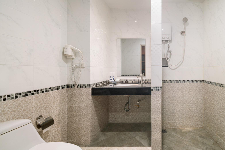 Bathroom 7