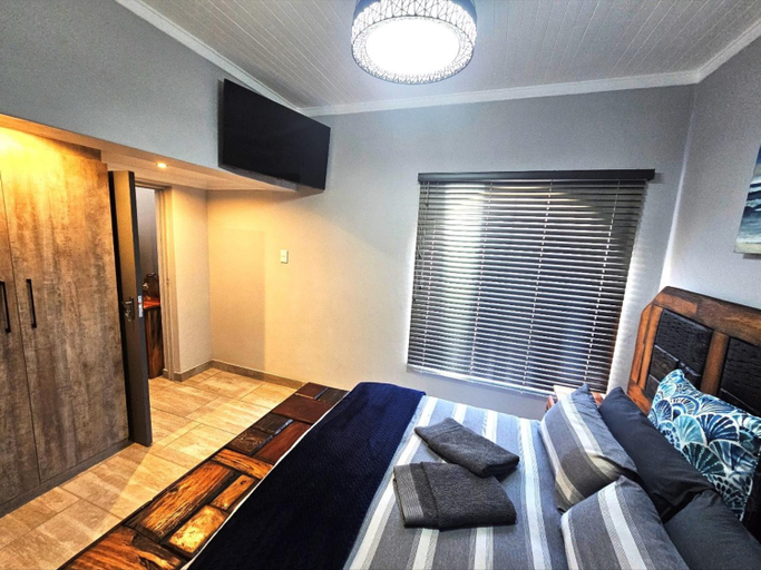 Others 2, De Oude Sleeper Inn 3, Frances Baard