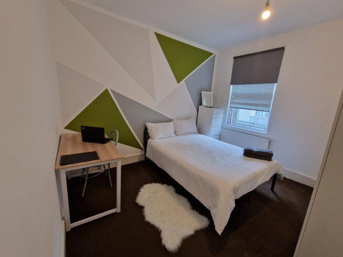 Others 3, Brewery rd Double room, London