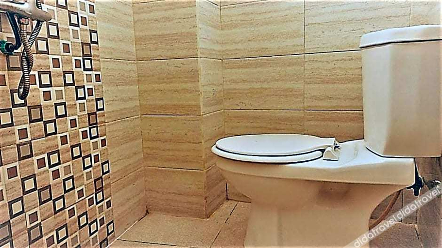 Bathroom 3, Hotel The Village Syariah, Pekanbaru