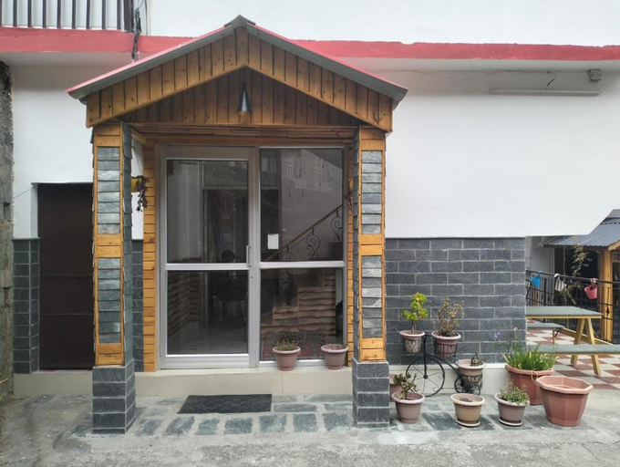 Exterior & Views