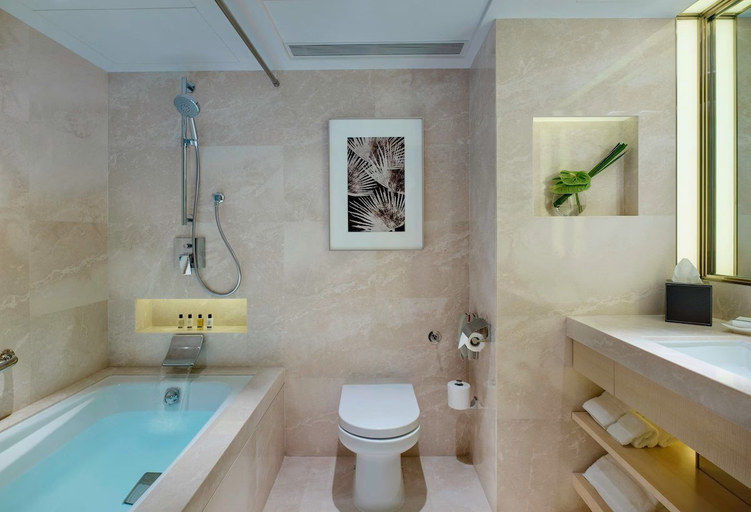 Bedroom 5, The Royal Garden, Kowloon