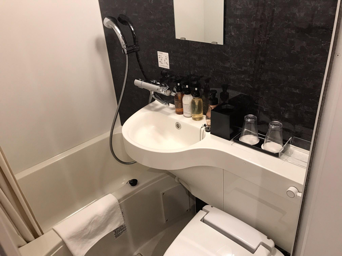 Bathroom 14
