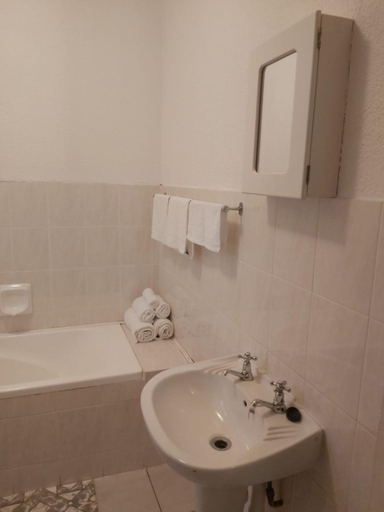 Bathroom, Unit 24 Pendleberry Grove Holidays, Waterberg