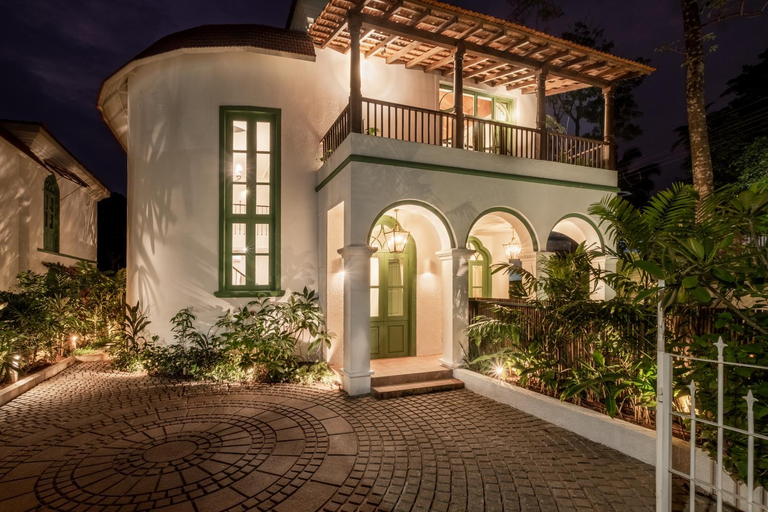 Exterior & Views