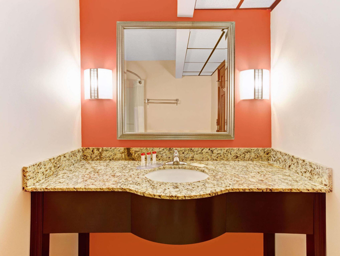 Bathroom 4, Ramada by Wyndham Murfreesboro, Rutherford