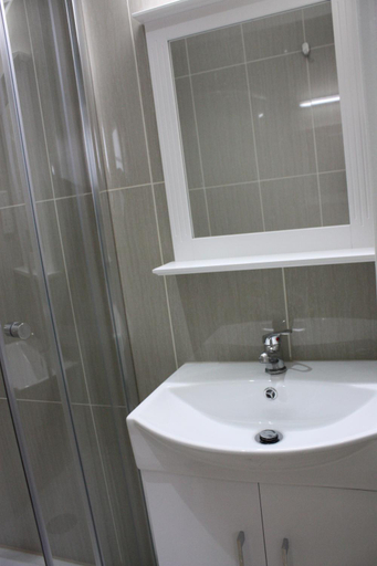 Bathroom, Daisy Hotel, London