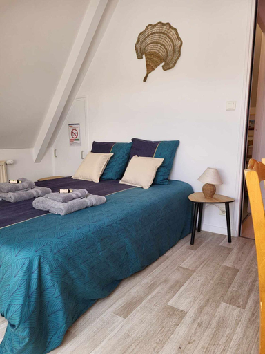 Bedroom 2, Auberge de la vallee de la douve, Manche