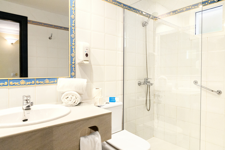 Bathroom 4, R2 Buganvilla - All Inclusive, Las Palmas