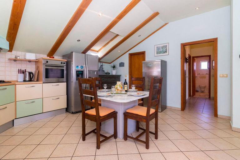 Others 4, Apartments Palma, Jelsa