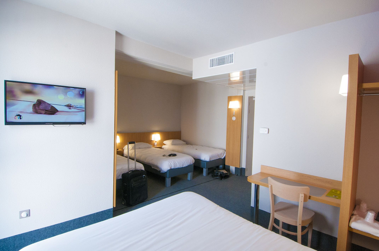Bedroom 4, B&B HOTEL LA ROCHELLE Beaulieu Puilboreau, Charente-Maritime