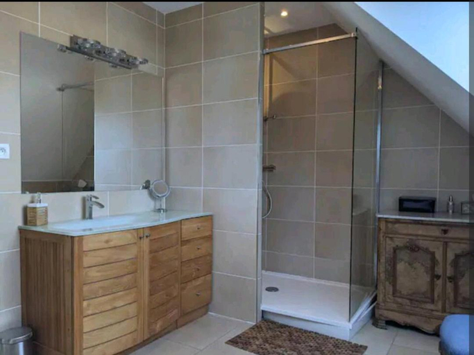 Bathroom 2, Les Becasses, Pas-de-Calais