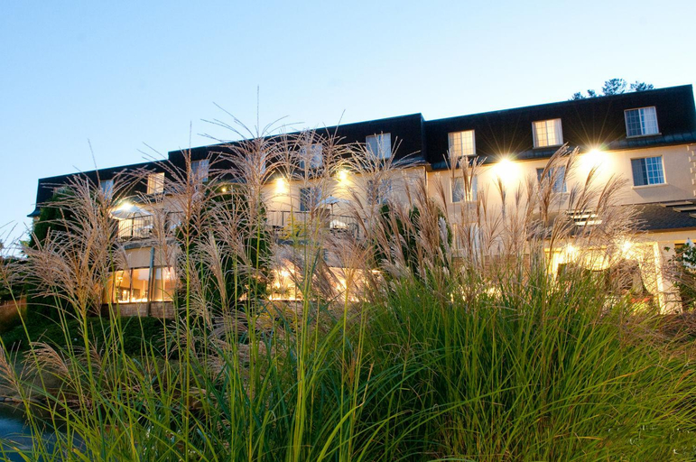 Meadowbrook Inn, Watauga