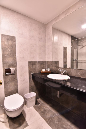 Bathroom 12