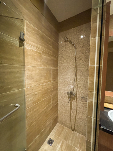 Bathroom 10