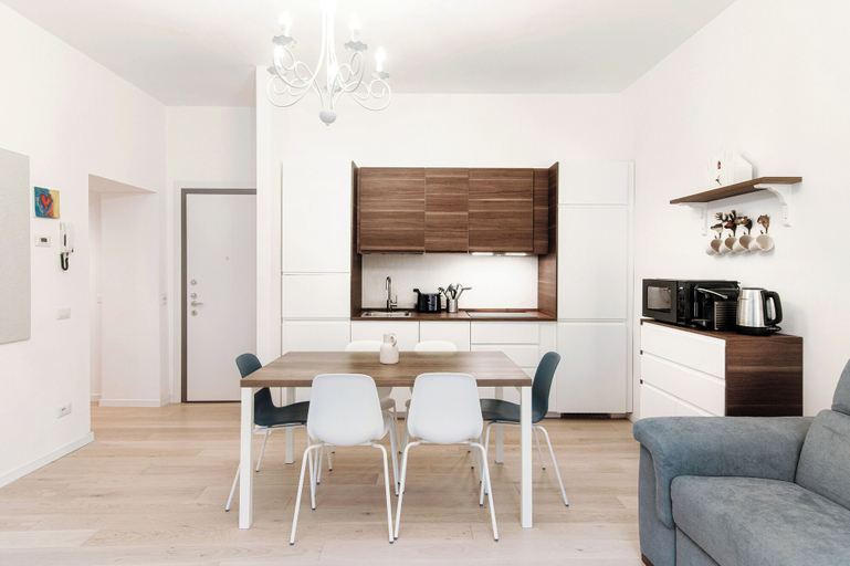 Others 4, Pleasant Family Apt next to Lake Como, Como