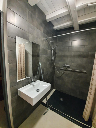 Bathroom 3, La Cour d'Enchere, Allier
