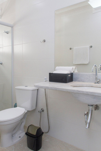 Bathroom 3, Asturias Mall Suites, Guarujá