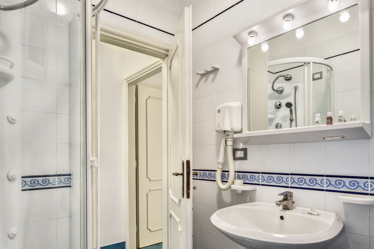 Bathroom 4, Gocce Di Capri Residence, Napoli