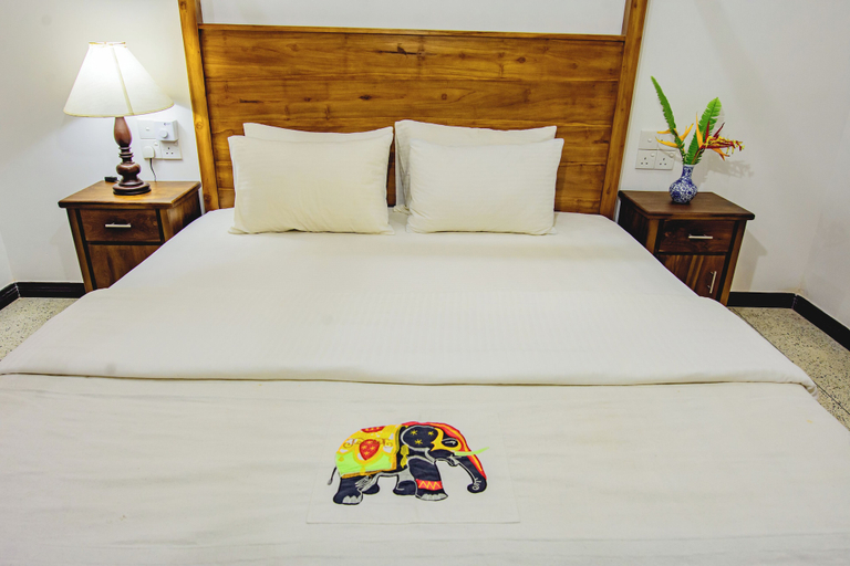 Bedroom 3, White on White, Hikkaduwa