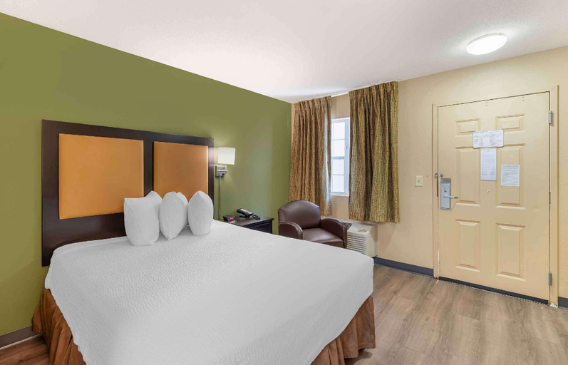 Bedroom 27