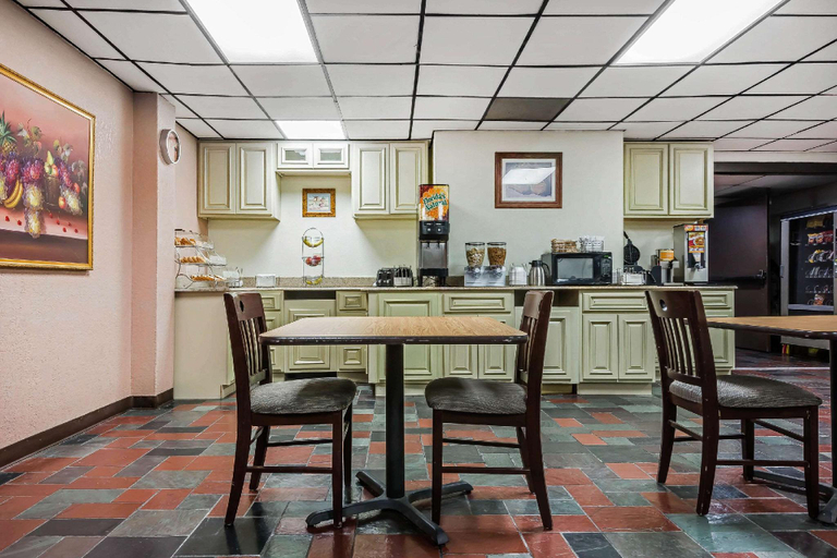 Food & Drinks 5, Quality Inn & Suites Binghamton Vestal, Broome